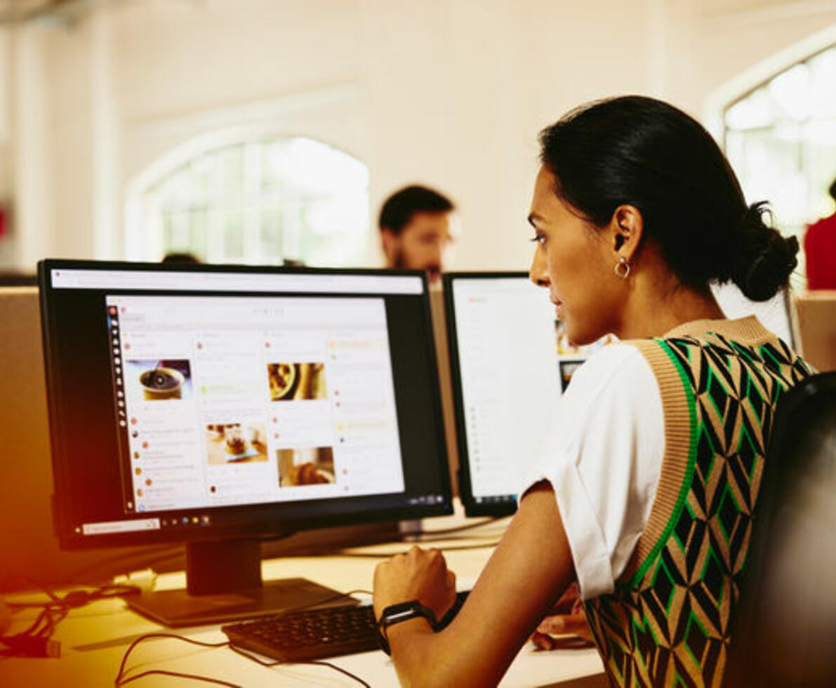 Woman sitting at a desk working on marketing platform.